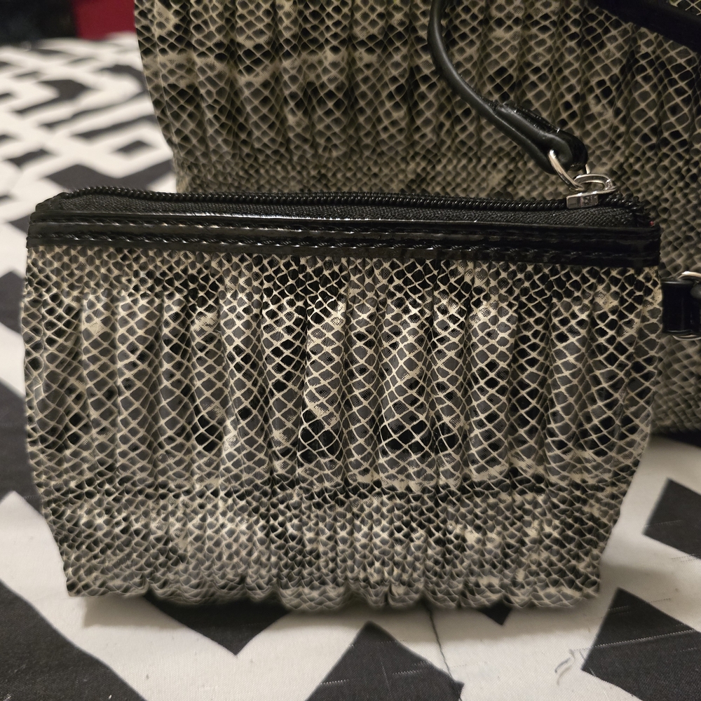 Nine West Elegant Snakeskin Pattern Tote Bag Set with Matching Coin Purse - Picture 3 of 10